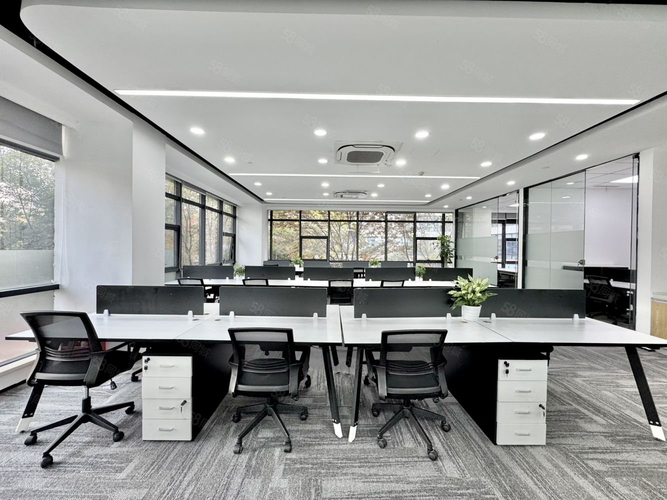 写字楼出租 &middot; 210㎡精装办公空间